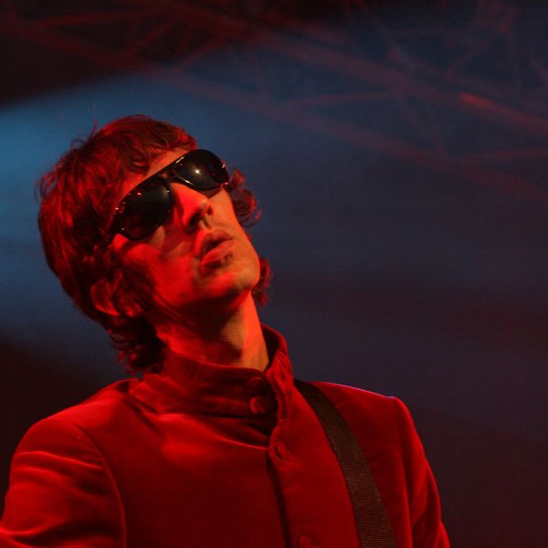 Photograph of Richard Ashcroft performing onstage